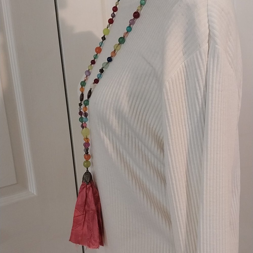 2952 Plunder Long Beaded Necklace With A Ribbon Embellished Pendent. - Picture 7 of 7